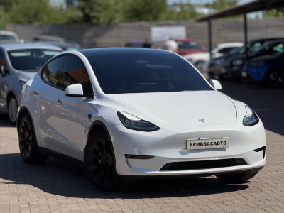 Tesla model Y рестайлінг Tesla model Y рестайлінг